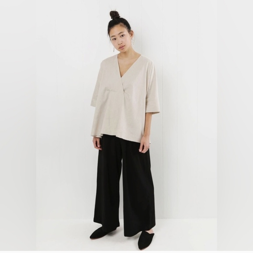 kowtow black wide leg crop pants in small